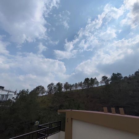 Xtsy Travellers Hostel ชิลลอง ภายนอก รูปภาพ