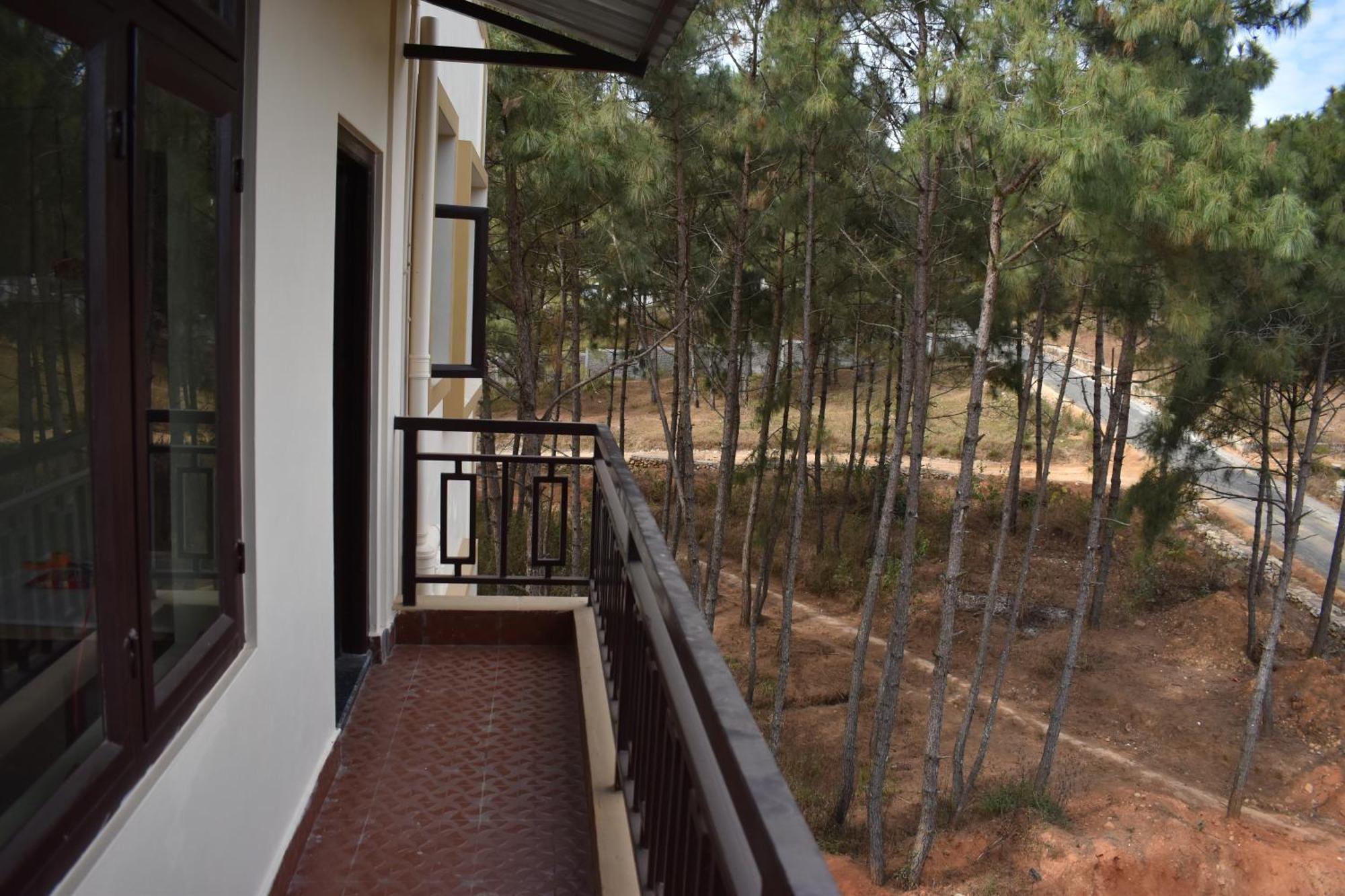 Xtsy Travellers Hostel ชิลลอง ภายนอก รูปภาพ