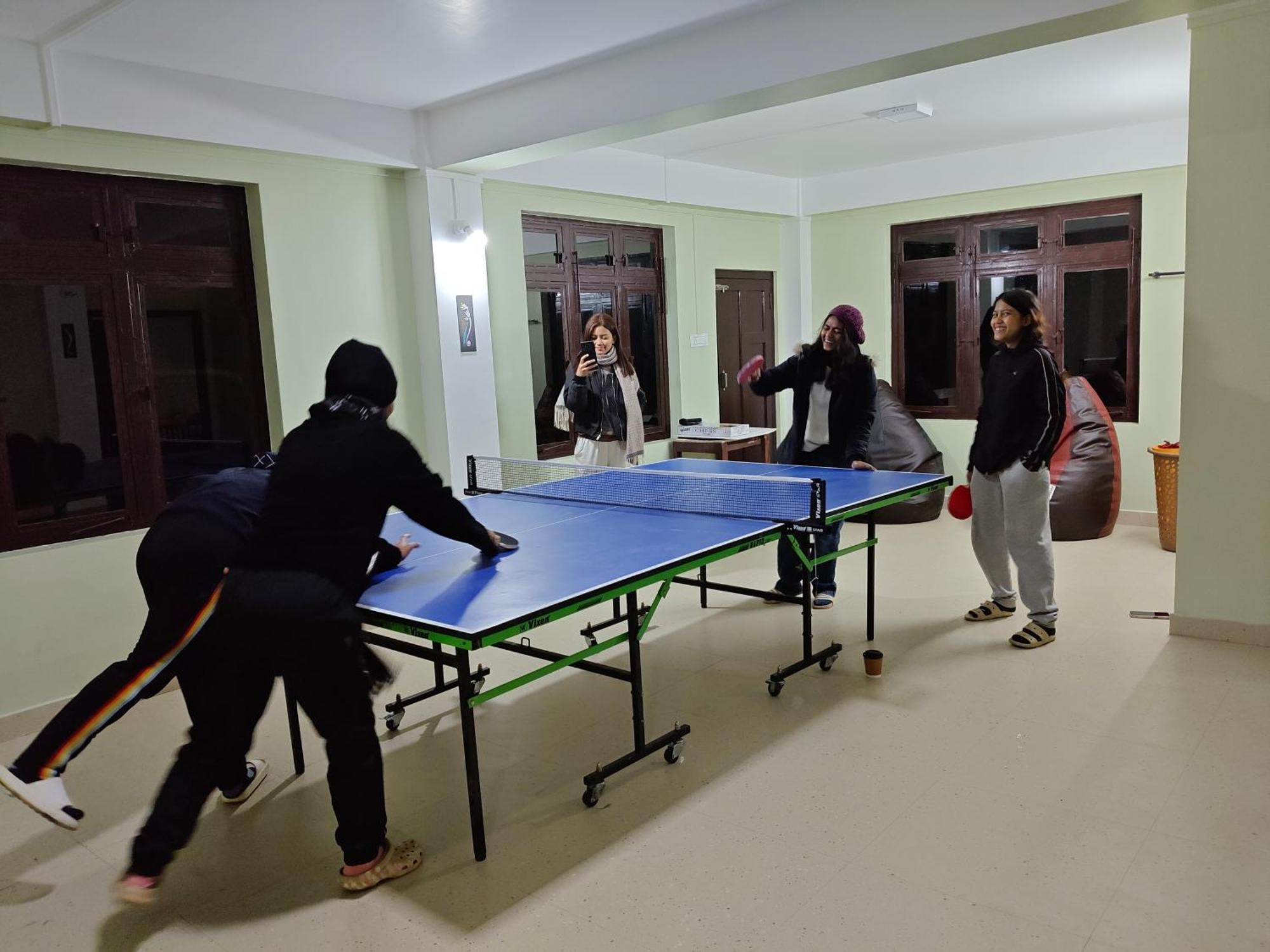 Xtsy Travellers Hostel ชิลลอง ภายนอก รูปภาพ