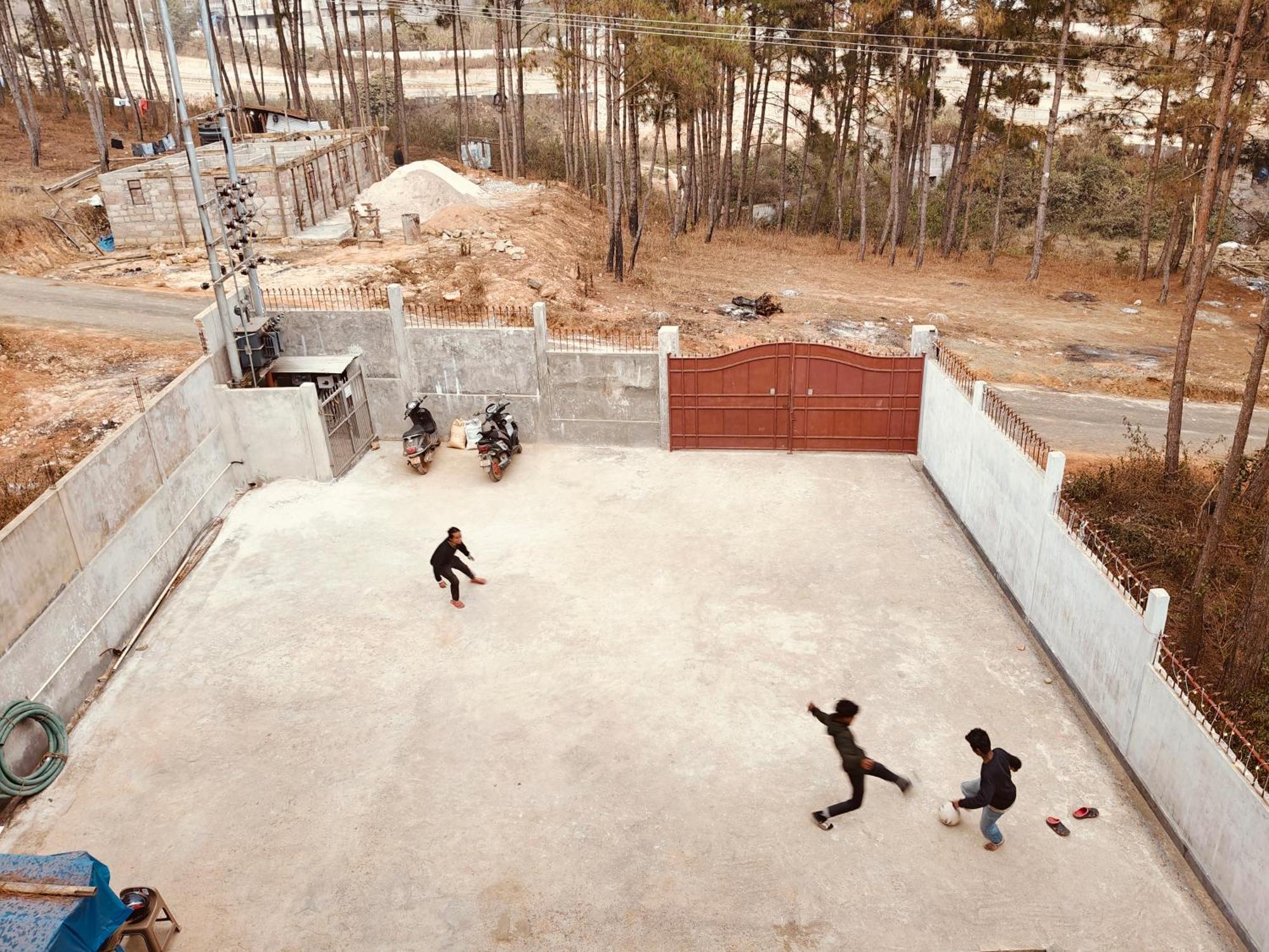 Xtsy Travellers Hostel ชิลลอง ภายนอก รูปภาพ
