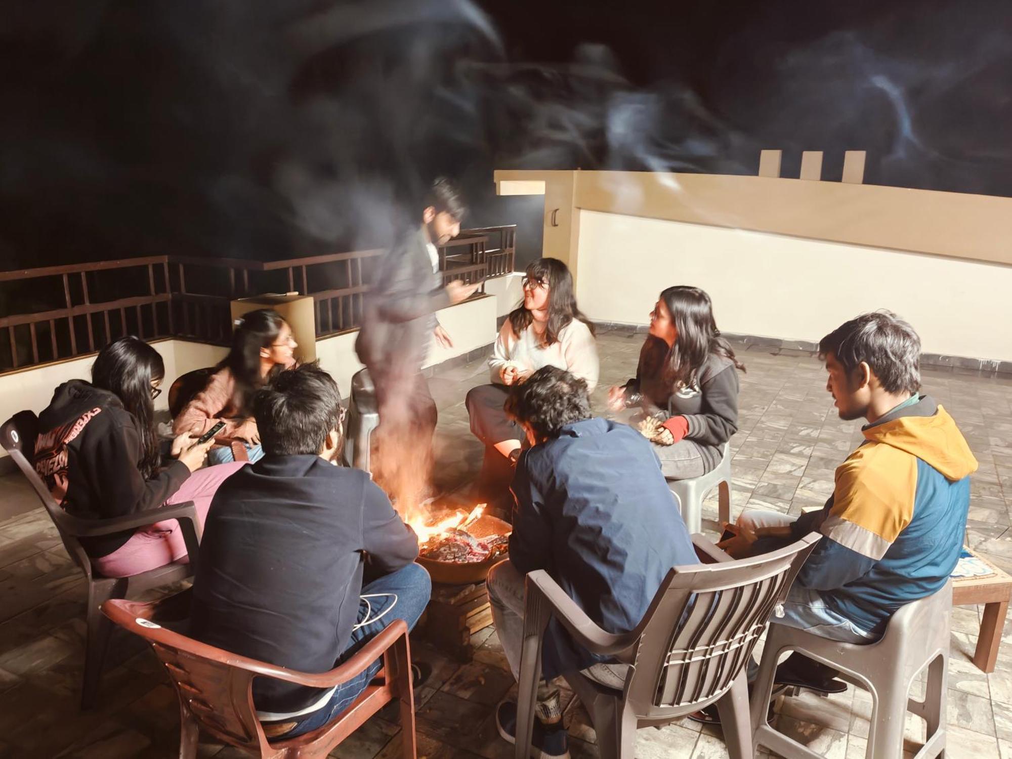 Xtsy Travellers Hostel ชิลลอง ภายนอก รูปภาพ