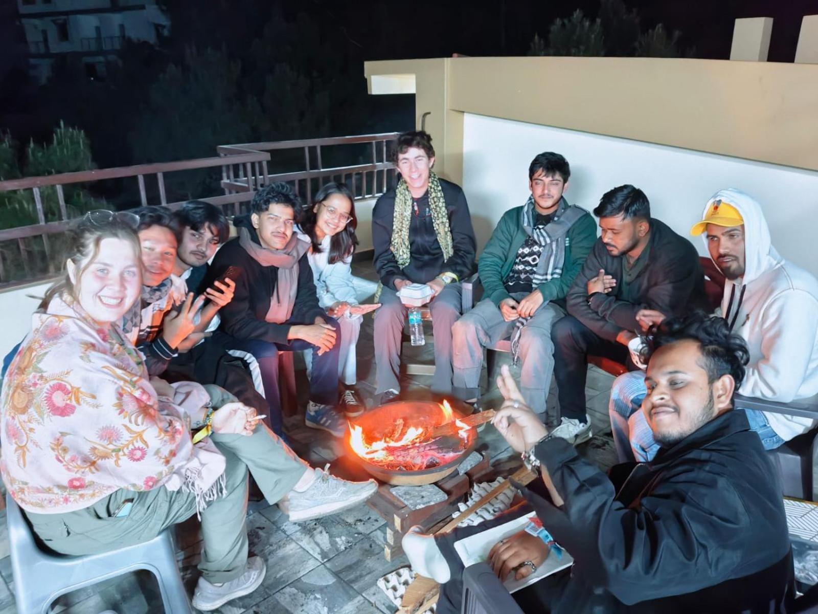 Xtsy Travellers Hostel ชิลลอง ภายนอก รูปภาพ