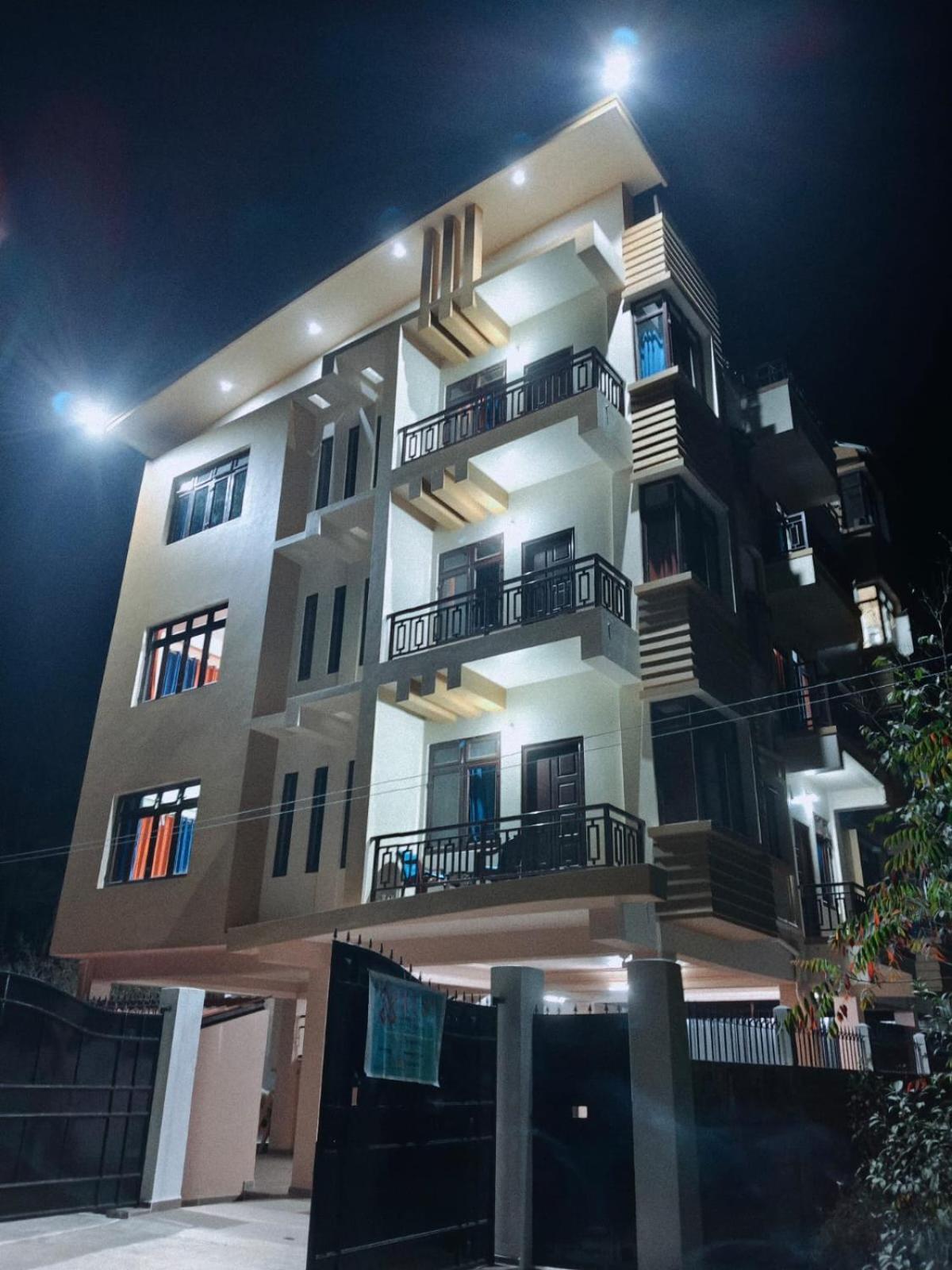 Xtsy Travellers Hostel ชิลลอง ภายนอก รูปภาพ