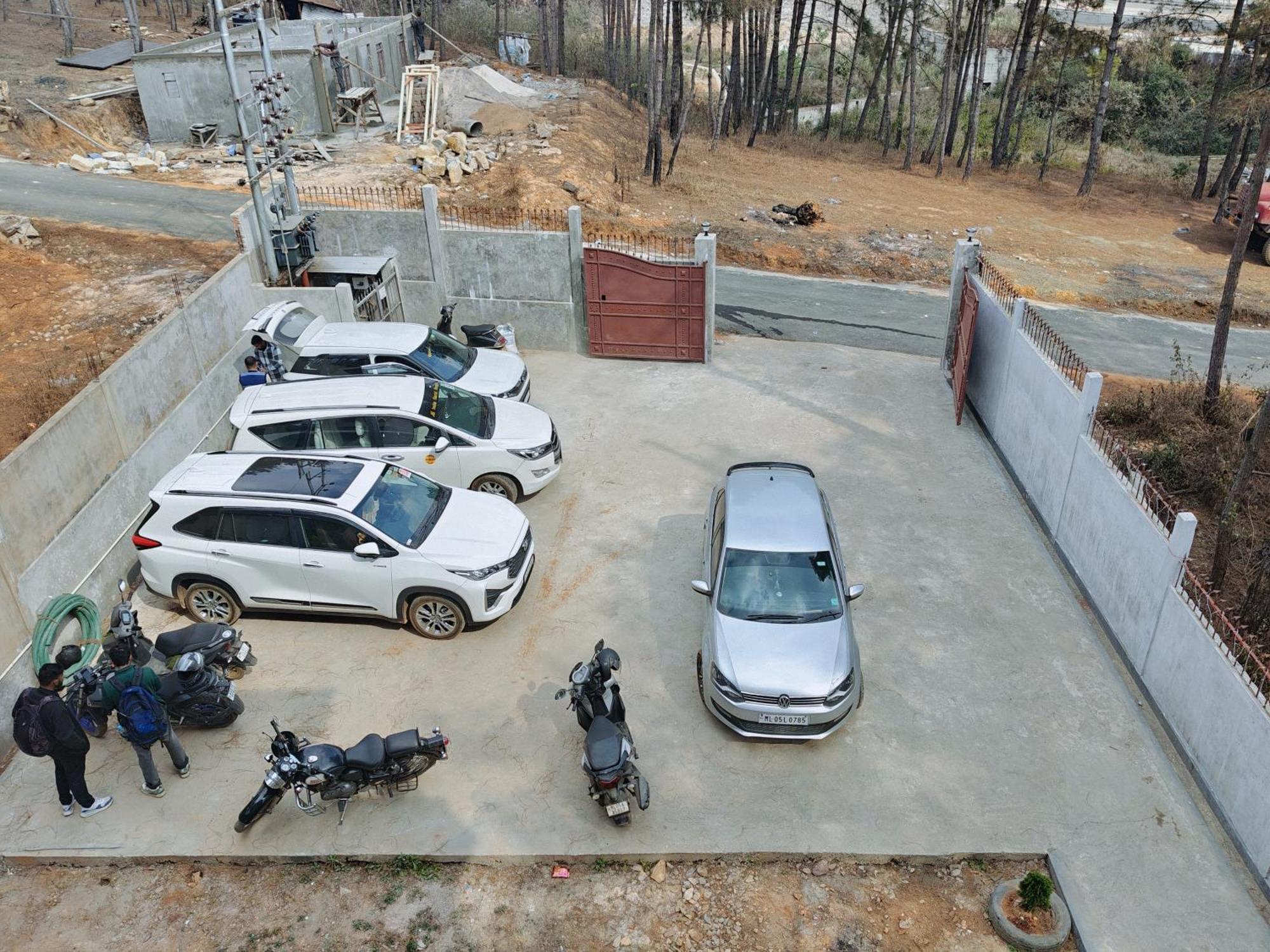 Xtsy Travellers Hostel ชิลลอง ภายนอก รูปภาพ
