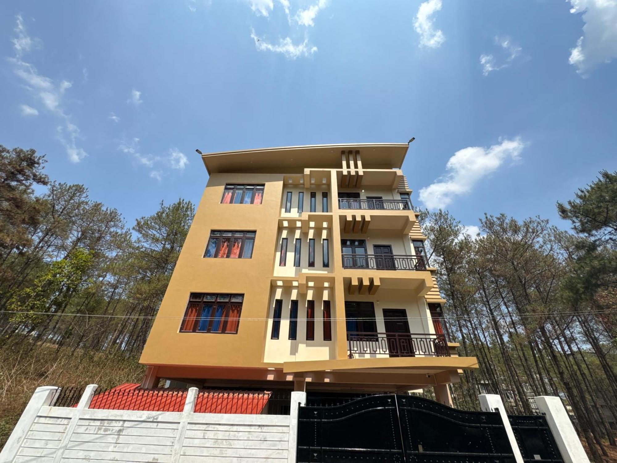 Xtsy Travellers Hostel ชิลลอง ภายนอก รูปภาพ
