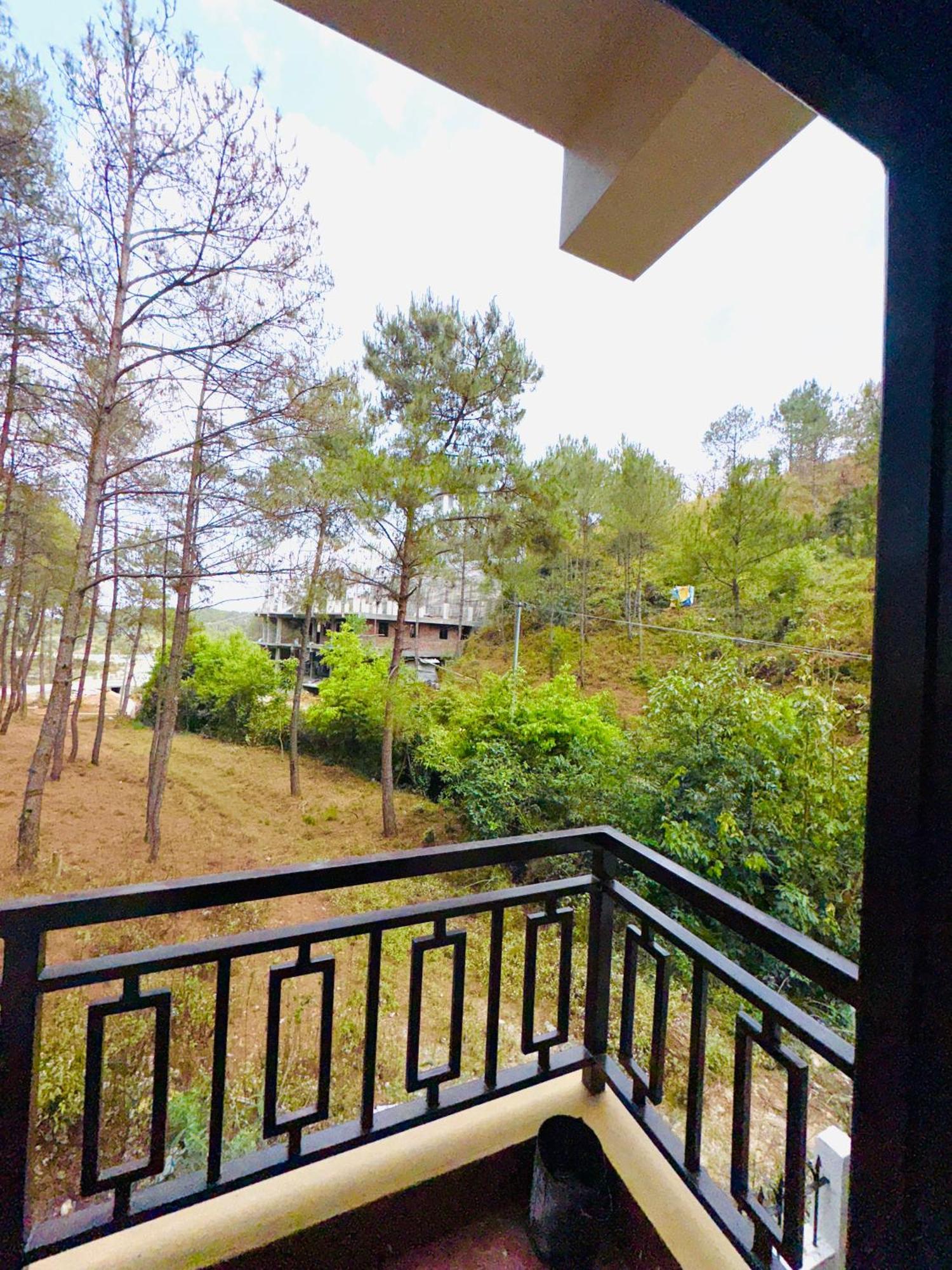 Xtsy Travellers Hostel ชิลลอง ภายนอก รูปภาพ