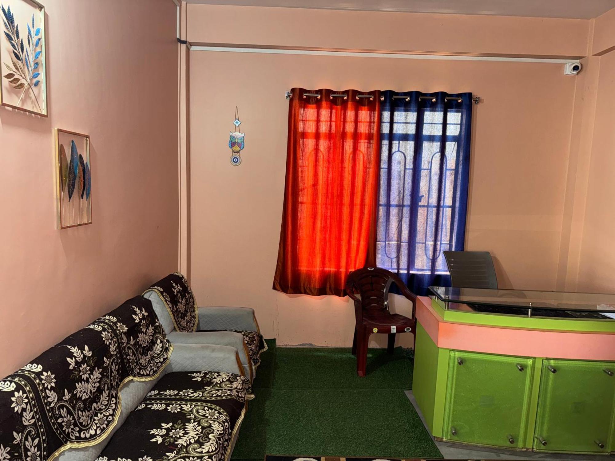 Xtsy Travellers Hostel ชิลลอง ภายนอก รูปภาพ