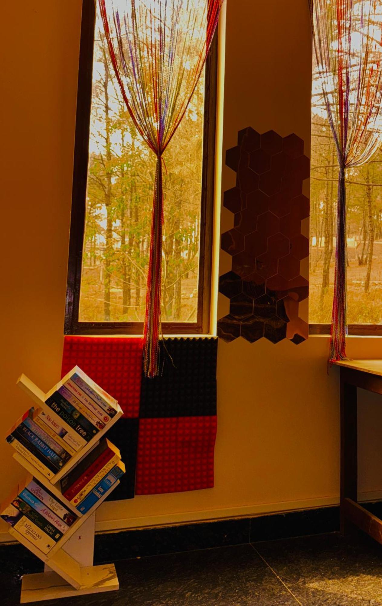 Xtsy Travellers Hostel ชิลลอง ภายนอก รูปภาพ