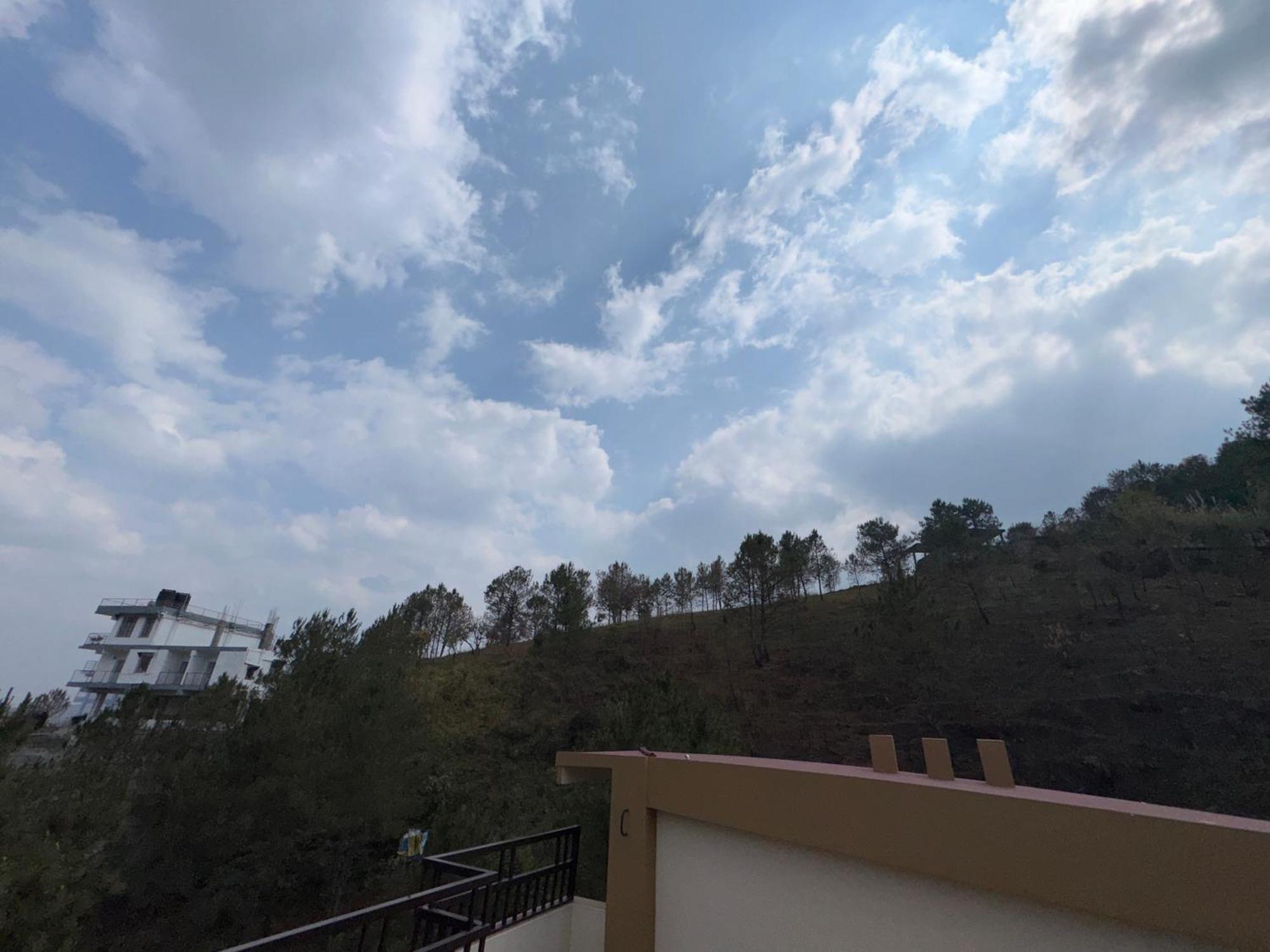 Xtsy Travellers Hostel ชิลลอง ภายนอก รูปภาพ