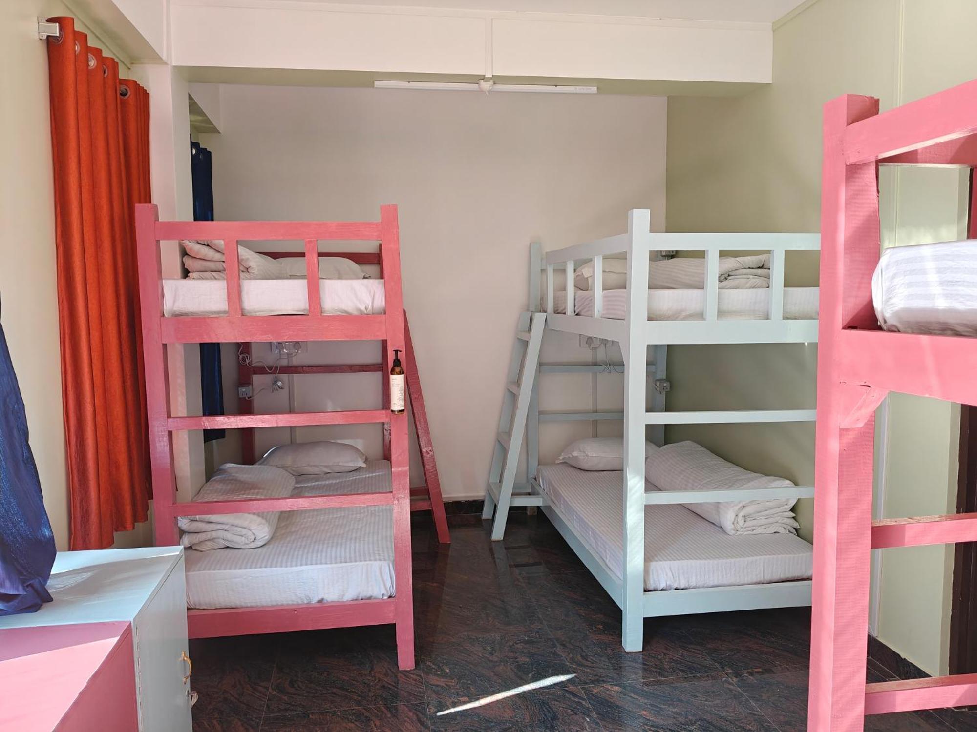 Xtsy Travellers Hostel ชิลลอง ห้อง รูปภาพ